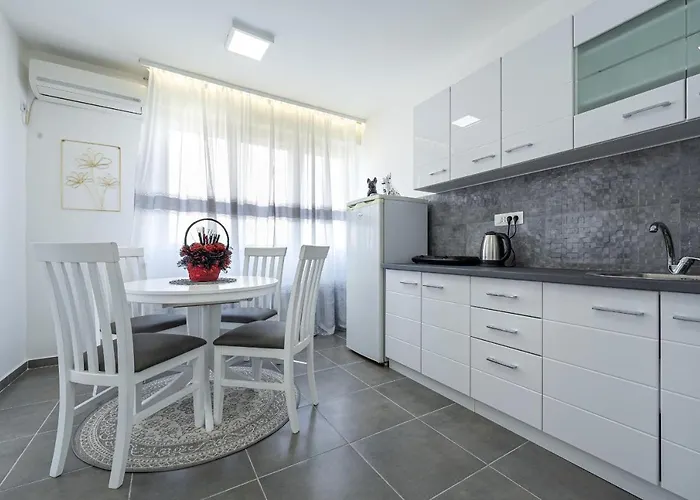 Clock Tower Lux Daire