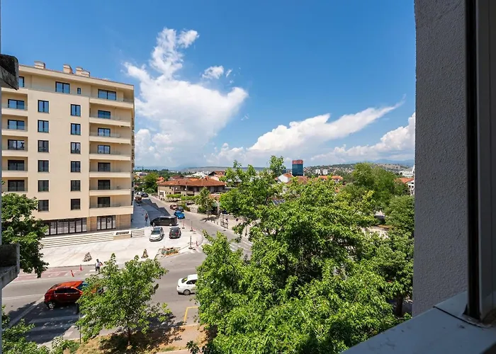 Clock Tower Lux Daire *